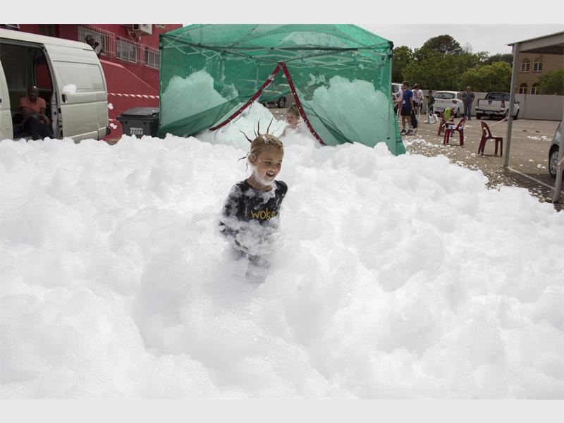 [PHOTOS] Foam run fun! Krugersdorp News